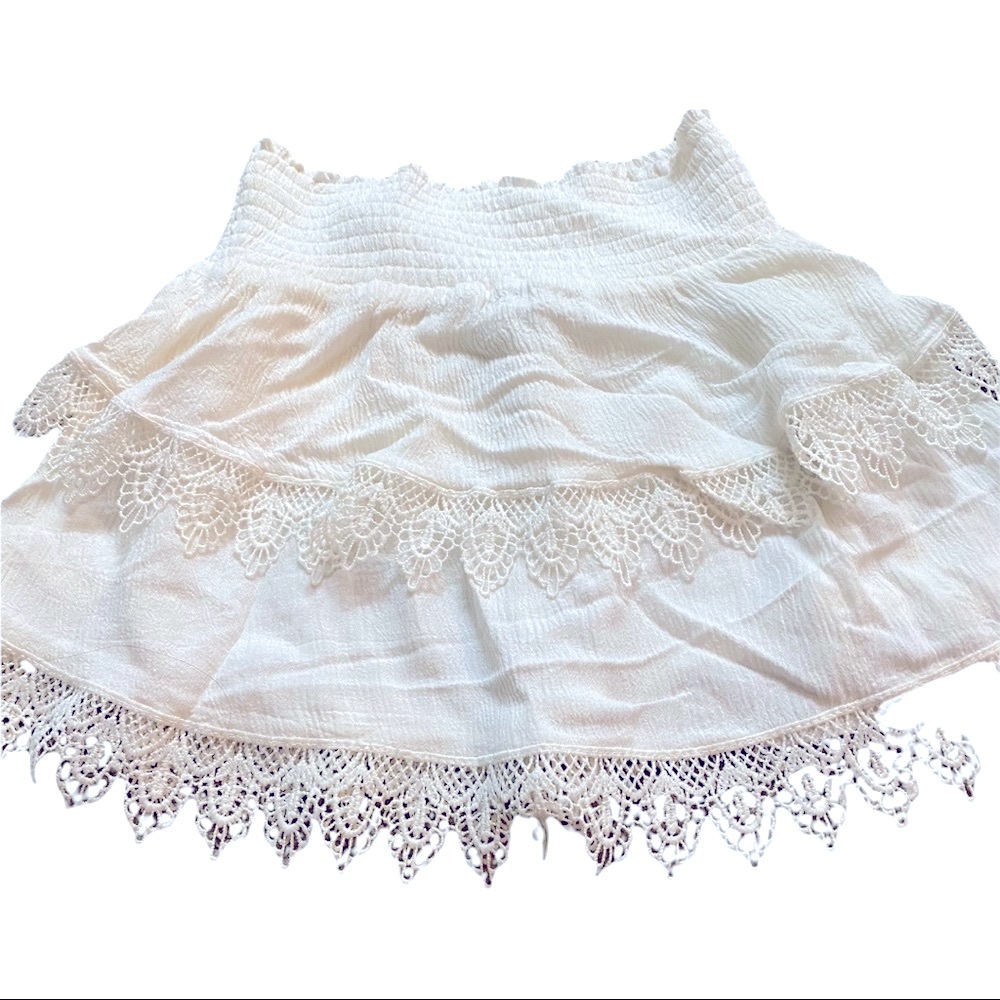 8 HRS SALE ONLY - NEW Divided New Trendy Mini Skirt - size 6 - very fashionable